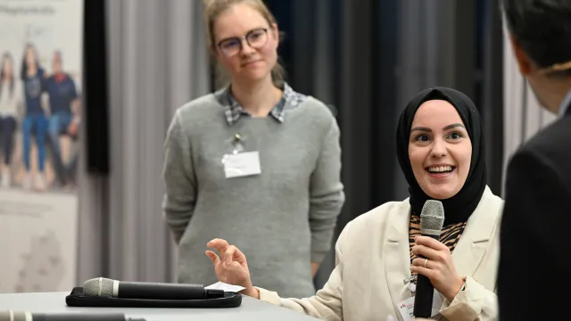 Mentorin und Mentee des Mentoringprogramms zur Stärkung der sozialen Teilhabe ausländischer Pflegekräfte