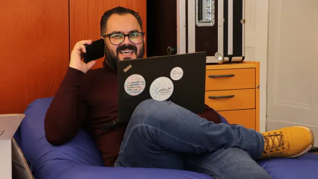 Khalid Alaboud bei Arbeit_Credits privat_1600x900.jpg