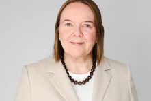 Susanne_Henneicke_Headshot_418_800px.png