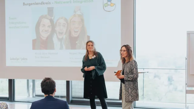 Naemi Pfendt und Anna Lena Hemmer vom Projekt "Integrationsmacher:innen"