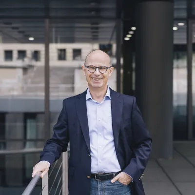 Dr. Bernhard Straub