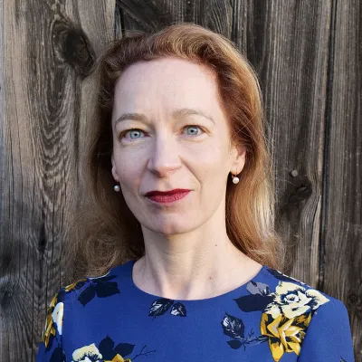 Dr. Julia Stamm